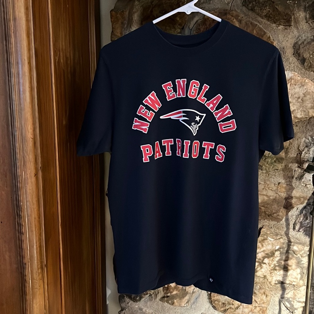 Mens size Small New England Patriots t-shirt Navy Blue